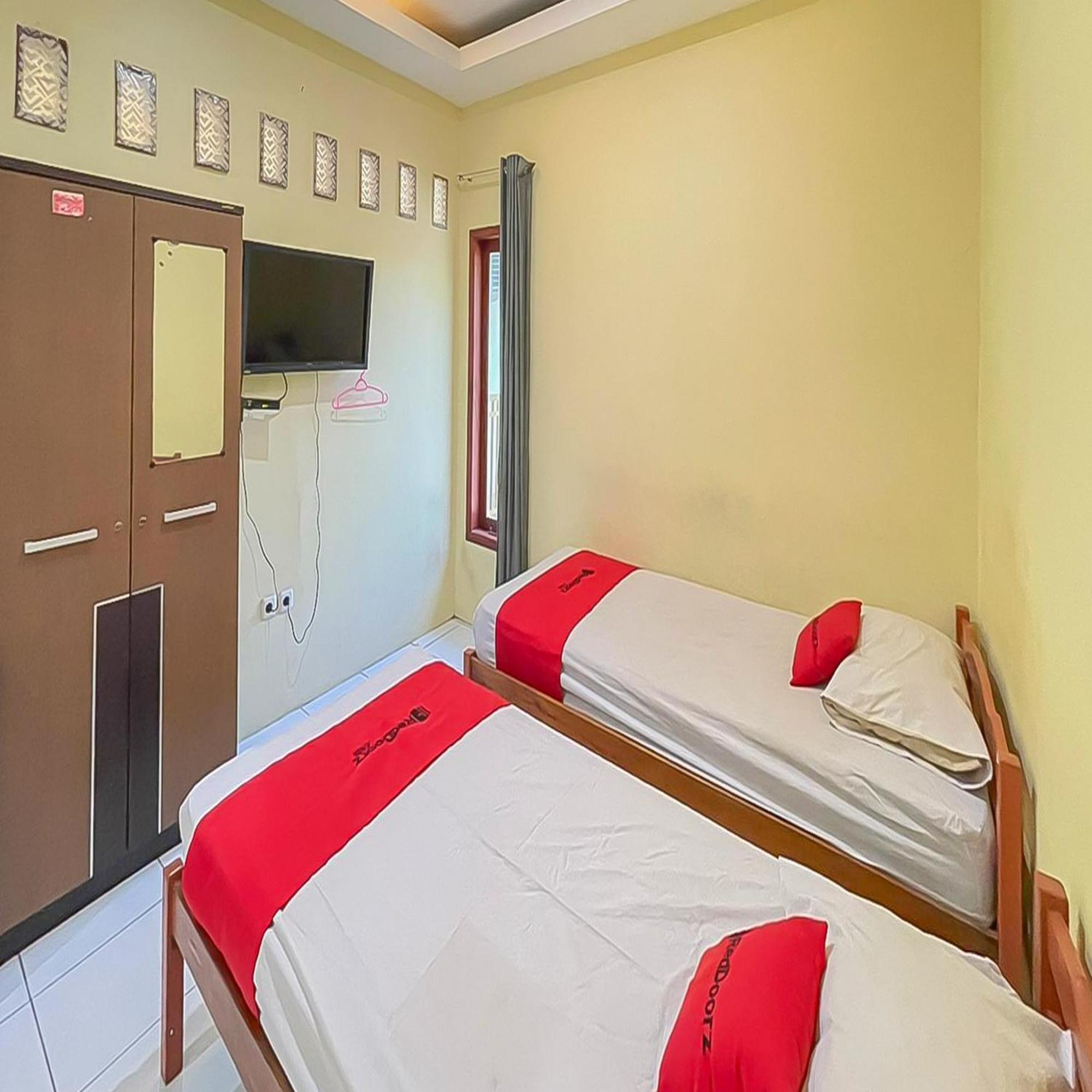Reddoorz At Wahidin Street Cirebon 호텔 외부 사진