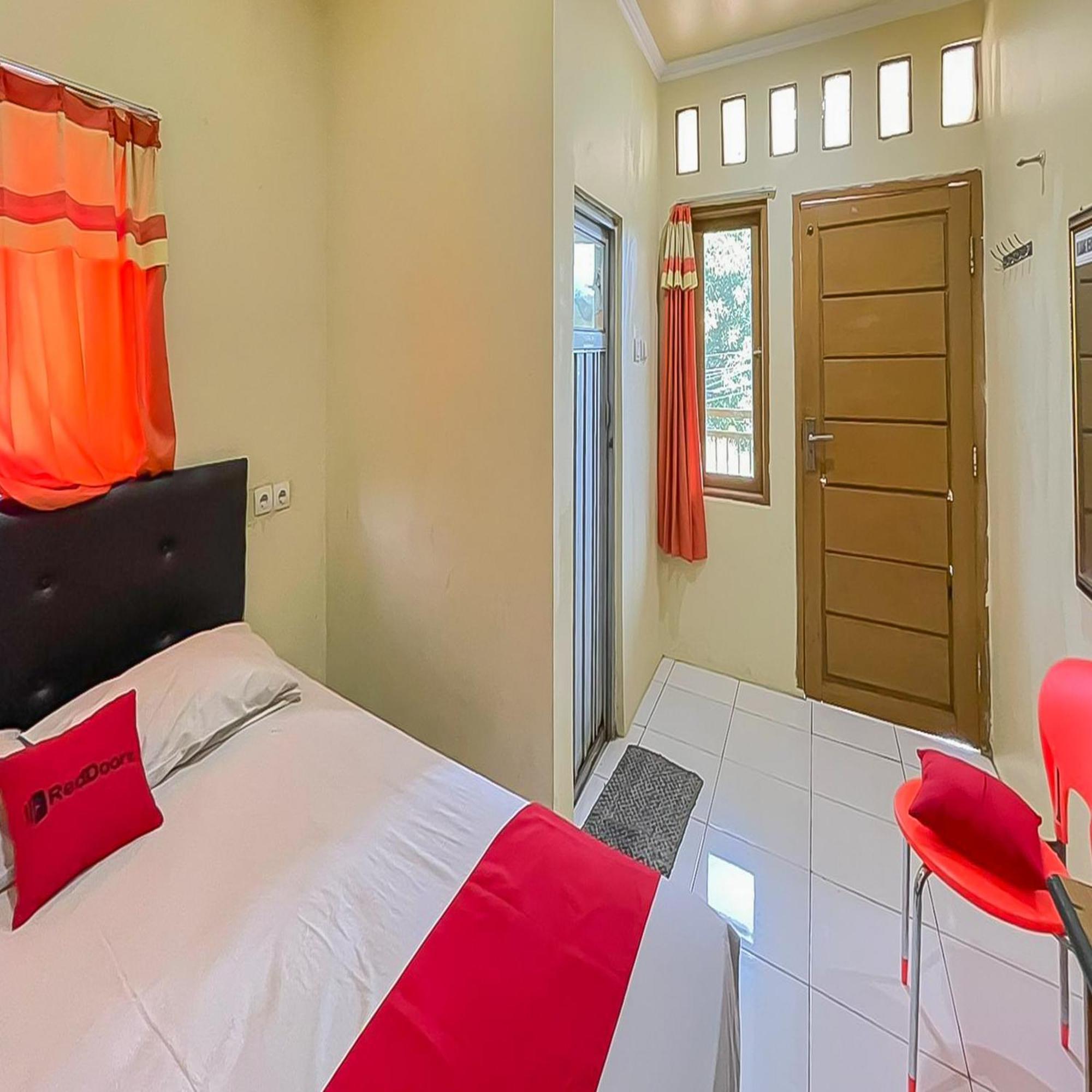 Reddoorz At Wahidin Street Cirebon 호텔 외부 사진