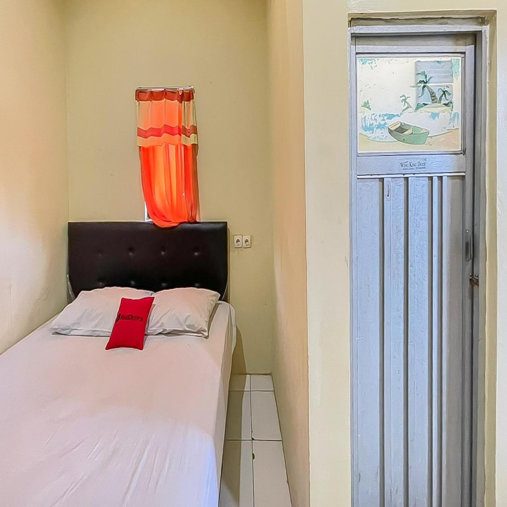 Reddoorz At Wahidin Street Cirebon 호텔 외부 사진